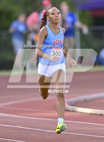 Thumbnail 1 in IHSAA Final (400 Meter)  photogallery.