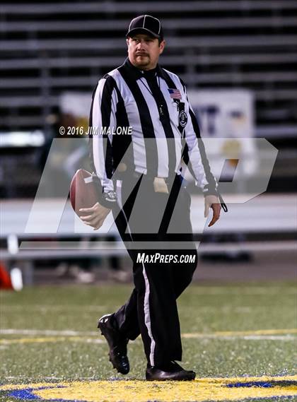 Thumbnail 2 in Fort Bragg vs. St. Patrick-St. Vincent (CIF NCS D5 Final) photogallery.