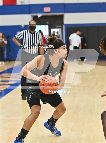 Thumbnail 1 in Manvel vs Hebron (McDonald's Texas Invitational) photogallery.