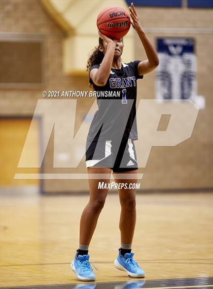 Thumbnail 3 in Grant vs. Ponderosa (Rosemont Tournament) photogallery.