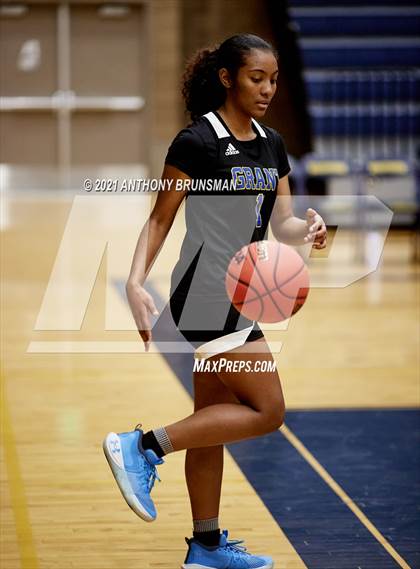 Thumbnail 3 in Grant vs. Ponderosa (Rosemont Tournament) photogallery.