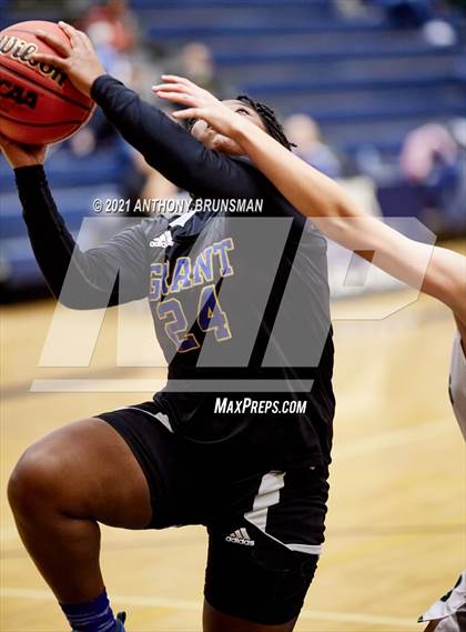 Thumbnail 2 in Grant vs. Ponderosa (Rosemont Tournament) photogallery.