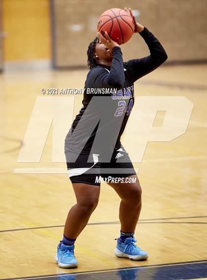 Thumbnail 2 in Grant vs. Ponderosa (Rosemont Tournament) photogallery.
