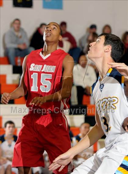Thumbnail 1 in Center vs. San Juan photogallery.