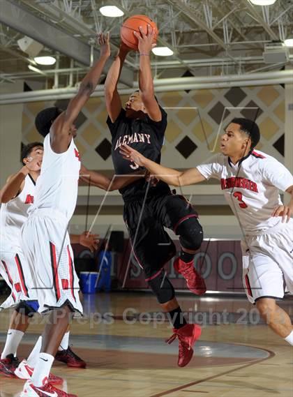 Thumbnail 3 in Alemany vs. Westchester (MaxPreps Holiday Classic) photogallery.