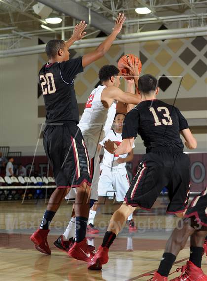 Thumbnail 3 in Alemany vs. Westchester (MaxPreps Holiday Classic) photogallery.