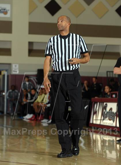 Thumbnail 1 in Alemany vs. Westchester (MaxPreps Holiday Classic) photogallery.
