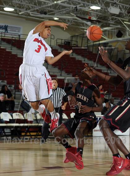 Thumbnail 1 in Alemany vs. Westchester (MaxPreps Holiday Classic) photogallery.