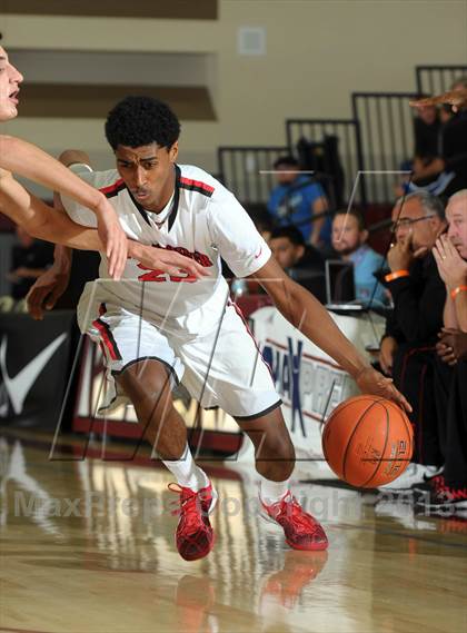 Thumbnail 3 in Alemany vs. Westchester (MaxPreps Holiday Classic) photogallery.
