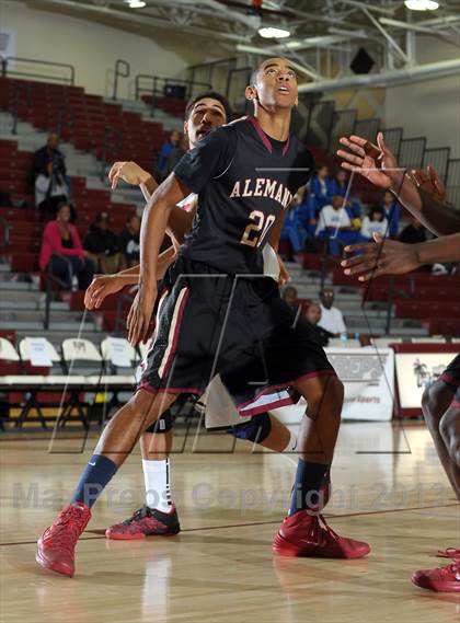 Thumbnail 3 in Alemany vs. Westchester (MaxPreps Holiday Classic) photogallery.