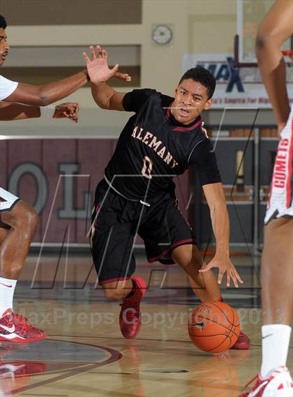 Thumbnail 2 in Alemany vs. Westchester (MaxPreps Holiday Classic) photogallery.