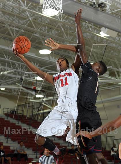 Thumbnail 1 in Alemany vs. Westchester (MaxPreps Holiday Classic) photogallery.