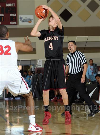 Thumbnail 3 in Alemany vs. Westchester (MaxPreps Holiday Classic) photogallery.