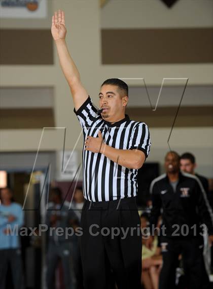 Thumbnail 1 in Alemany vs. Westchester (MaxPreps Holiday Classic) photogallery.