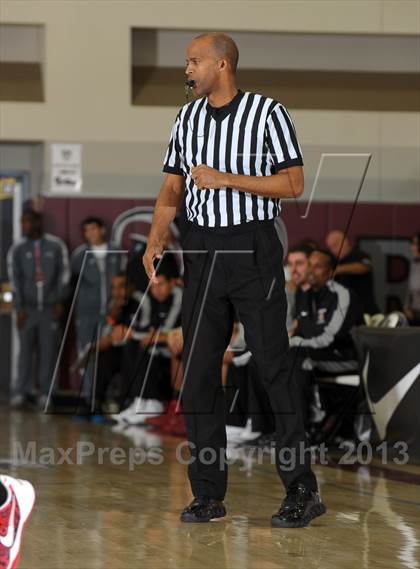 Thumbnail 1 in Alemany vs. Westchester (MaxPreps Holiday Classic) photogallery.