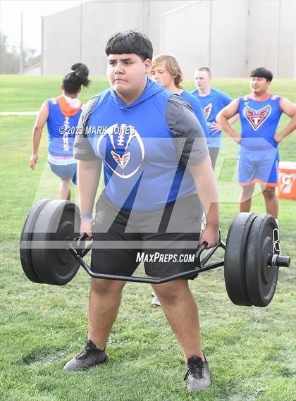Thumbnail 1 in Goldwater Big Man Contest photogallery.