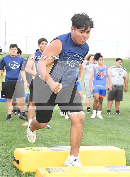 Thumbnail 3 in Goldwater Big Man Contest photogallery.
