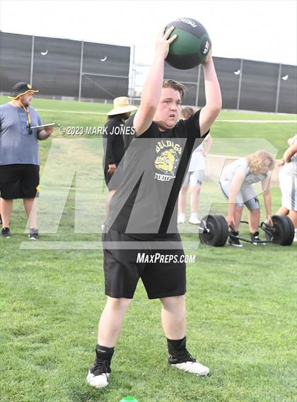 Thumbnail 1 in Goldwater Big Man Contest photogallery.