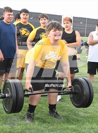 Thumbnail 2 in Goldwater Big Man Contest photogallery.