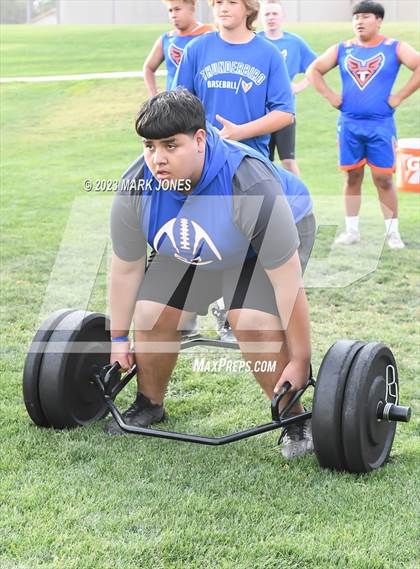 Thumbnail 3 in Goldwater Big Man Contest photogallery.