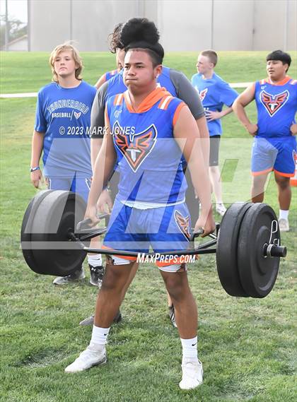 Thumbnail 1 in Goldwater Big Man Contest photogallery.
