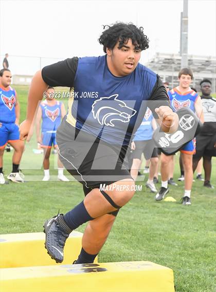 Thumbnail 1 in Goldwater Big Man Contest photogallery.