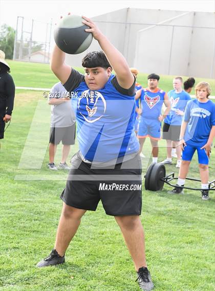 Thumbnail 2 in Goldwater Big Man Contest photogallery.