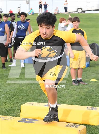 Thumbnail 2 in Goldwater Big Man Contest photogallery.