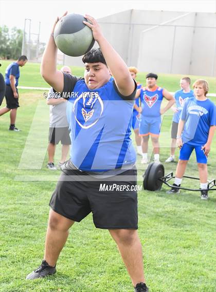 Thumbnail 1 in Goldwater Big Man Contest photogallery.