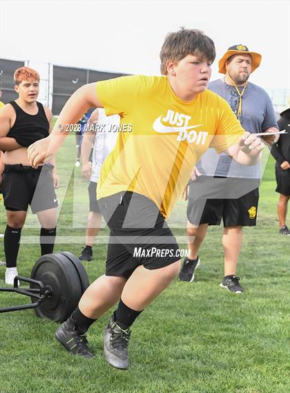 Thumbnail 2 in Goldwater Big Man Contest photogallery.