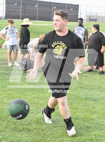 Thumbnail 2 in Goldwater Big Man Contest photogallery.
