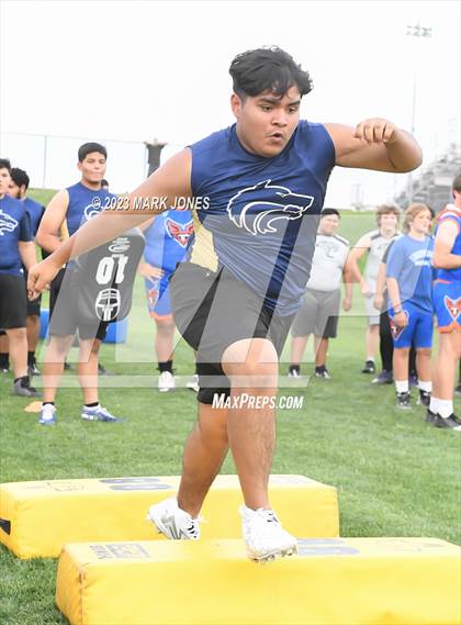 Thumbnail 1 in Goldwater Big Man Contest photogallery.