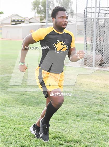 Thumbnail 1 in Goldwater Big Man Contest photogallery.
