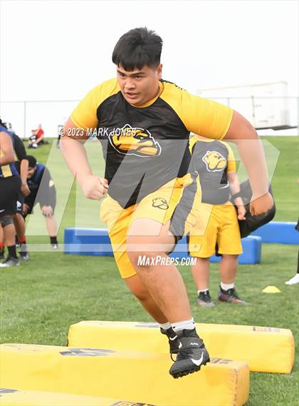 Thumbnail 1 in Goldwater Big Man Contest photogallery.
