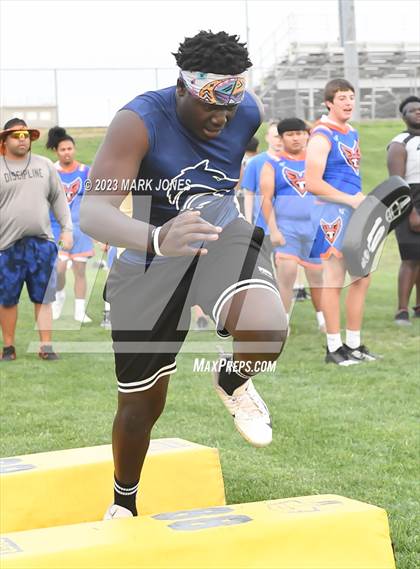 Thumbnail 1 in Goldwater Big Man Contest photogallery.