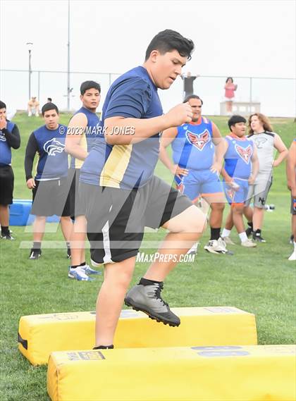 Thumbnail 2 in Goldwater Big Man Contest photogallery.