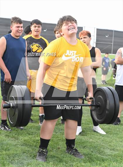 Thumbnail 1 in Goldwater Big Man Contest photogallery.