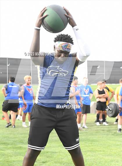 Thumbnail 1 in Goldwater Big Man Contest photogallery.