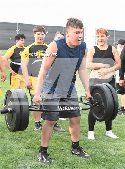 Thumbnail 3 in Goldwater Big Man Contest photogallery.