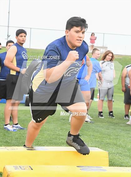 Thumbnail 3 in Goldwater Big Man Contest photogallery.