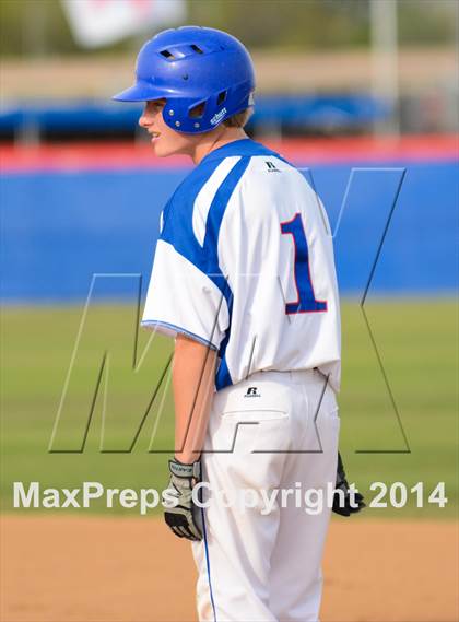 Thumbnail 3 in Wylie vs. Cooper photogallery.