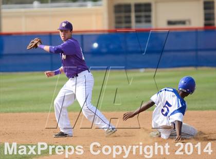 Thumbnail 3 in Wylie vs. Cooper photogallery.
