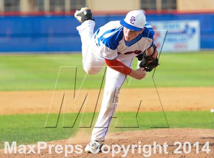 Thumbnail 2 in Wylie vs. Cooper photogallery.
