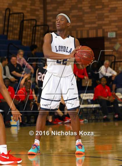 Thumbnail 1 in Harvard-Westlake vs. Loyola photogallery.