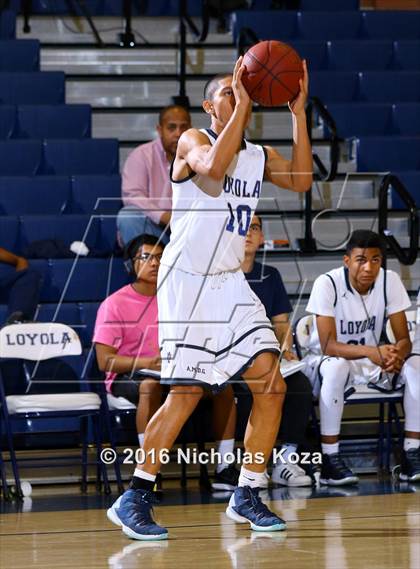 Thumbnail 1 in Harvard-Westlake vs. Loyola photogallery.