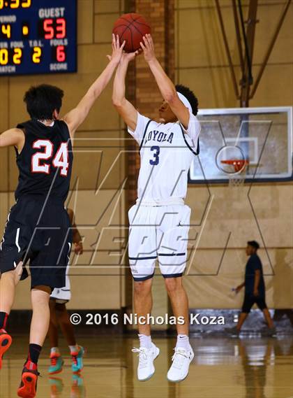 Thumbnail 1 in Harvard-Westlake vs. Loyola photogallery.