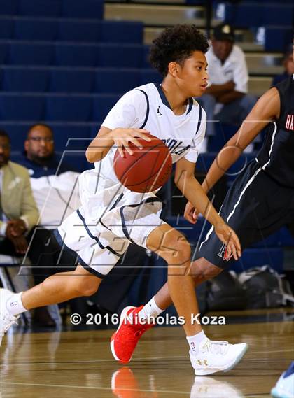 Thumbnail 2 in Harvard-Westlake vs. Loyola photogallery.