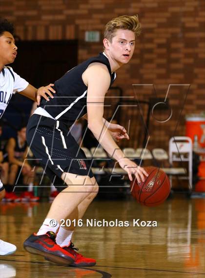 Thumbnail 3 in Harvard-Westlake vs. Loyola photogallery.