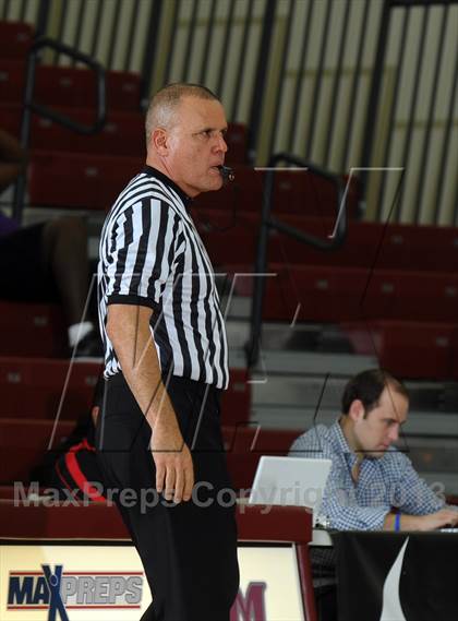Thumbnail 2 in Beverly Hills vs. Capital Christian (MaxPreps Holiday Classic) photogallery.