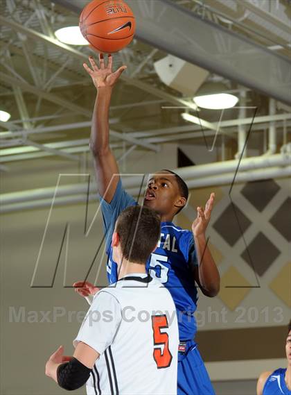 Thumbnail 3 in Beverly Hills vs. Capital Christian (MaxPreps Holiday Classic) photogallery.